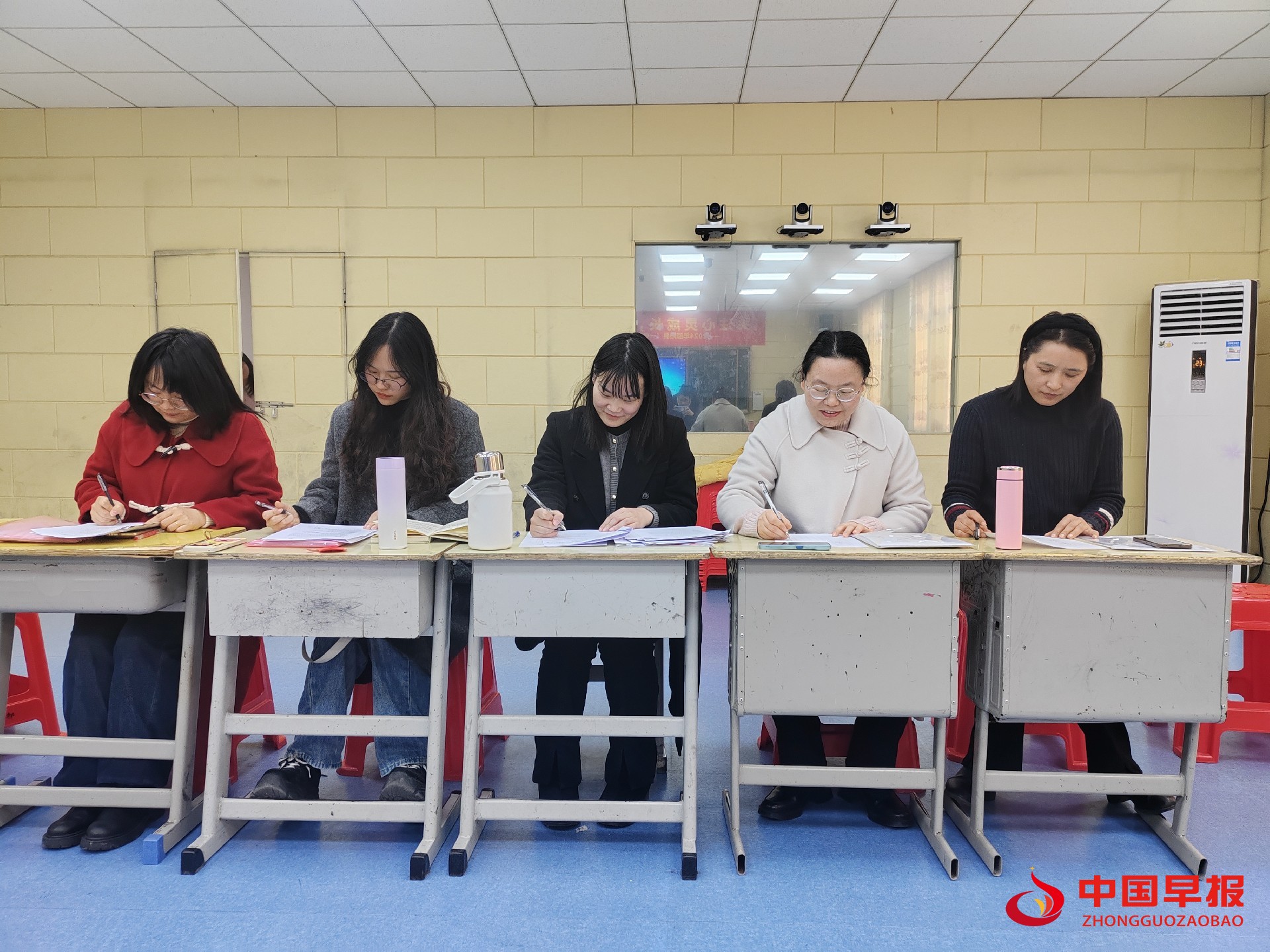 1735440098503537.jpg 评委1.jpg