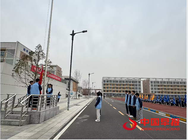 1739930876176093.png 3升旗.png