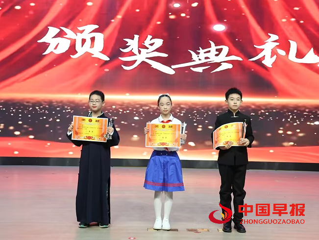 1749519452111568.png 8表彰.png