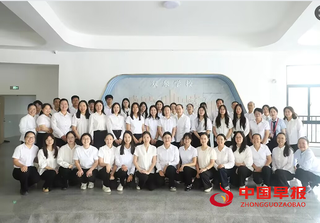 1758422009219692.png 8双泉教师合影.png