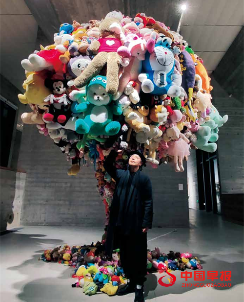 向上·向上雕塑展宋庄启幕 吴梁焰“红领少年”解码符号与生命力量(图6)